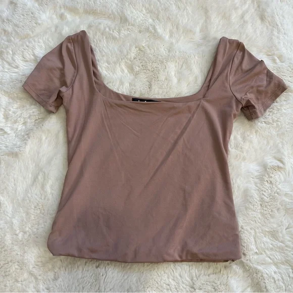 Lulu’s soft size small blush pink square neck tee - Picture 3 of 5